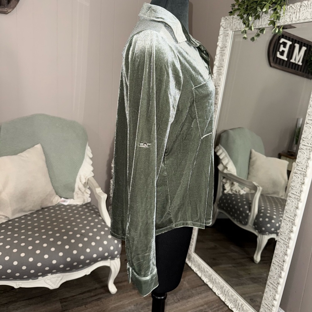 Easel • Moss Green Velvet Button Down Shirt - Picture 3 of 9